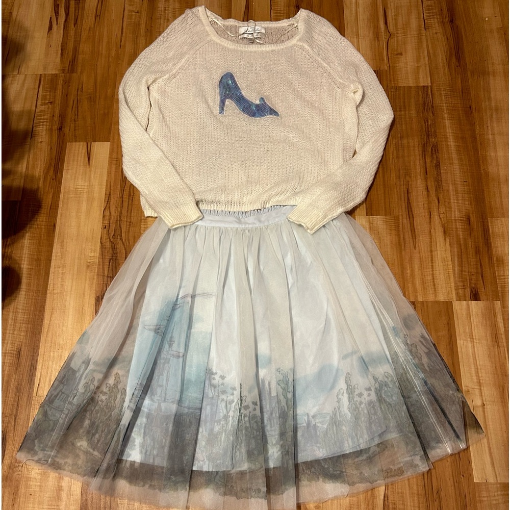 Women’s Lauren Conrad Cinderella slipper sweater size large skirt medium